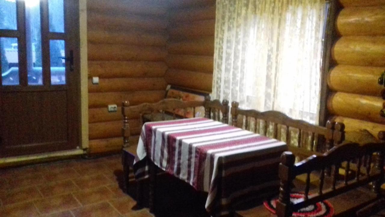 Затишний Будиночок Bukovets Exterior foto